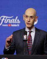 萧华：公众舆论并不总是对的 我要设身处地地为鲍尔默和小卡着想